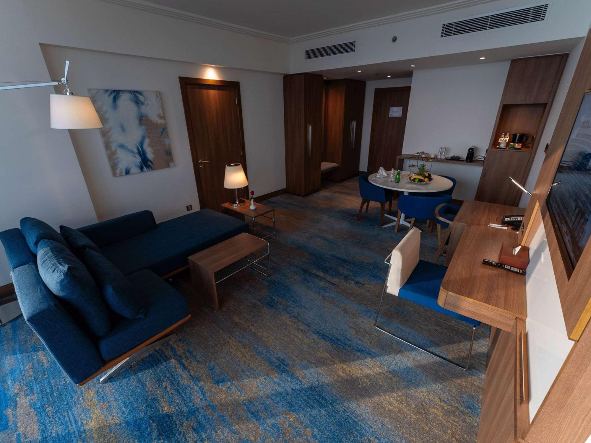 Novotel Jazan Extérieur photo A suite at the hotel