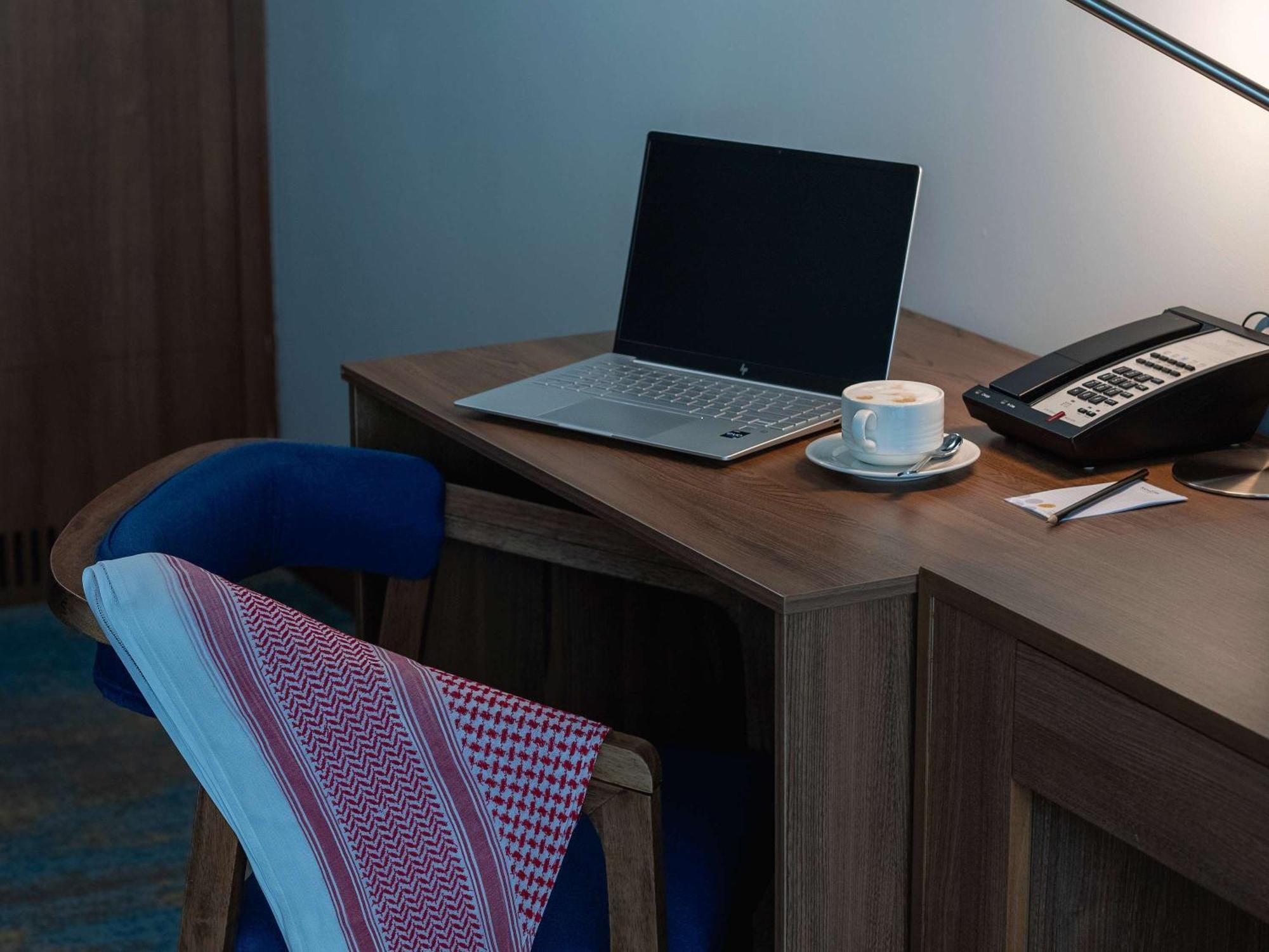 Novotel Jazan Extérieur photo A laptop on a desk