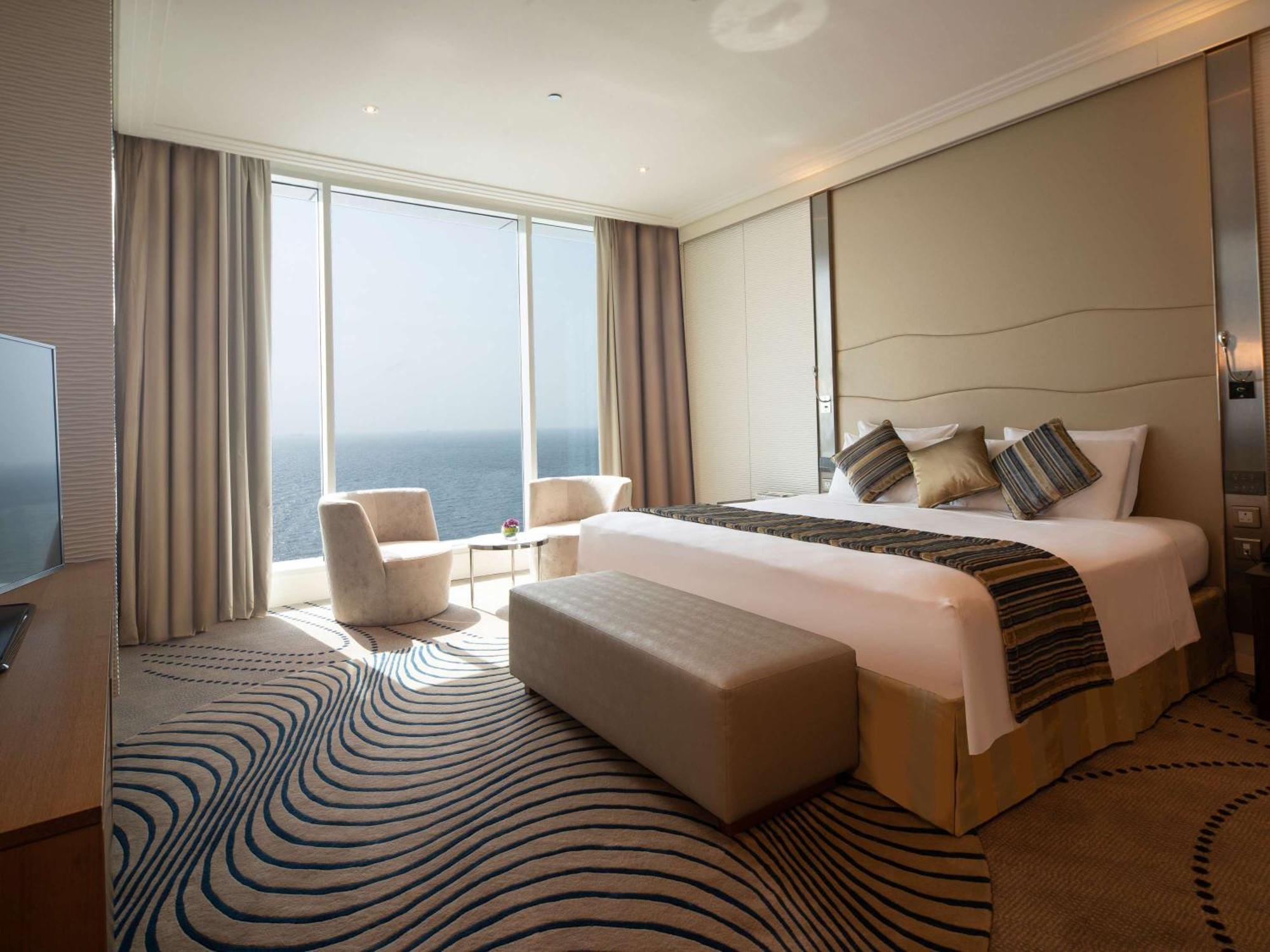 Novotel Jazan Extérieur photo A bedroom at the hotel