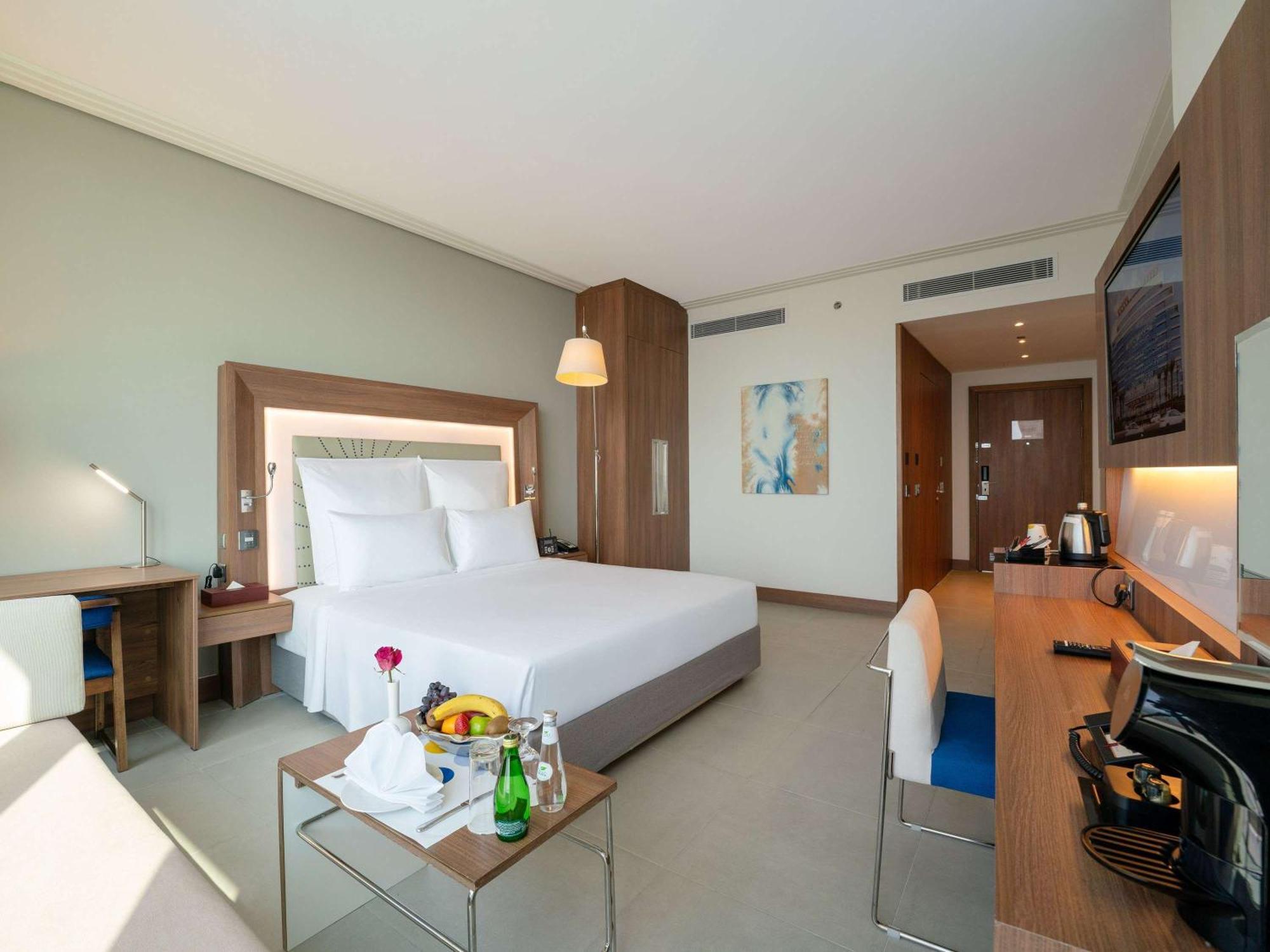 Novotel Jazan Extérieur photo A room at the hotel