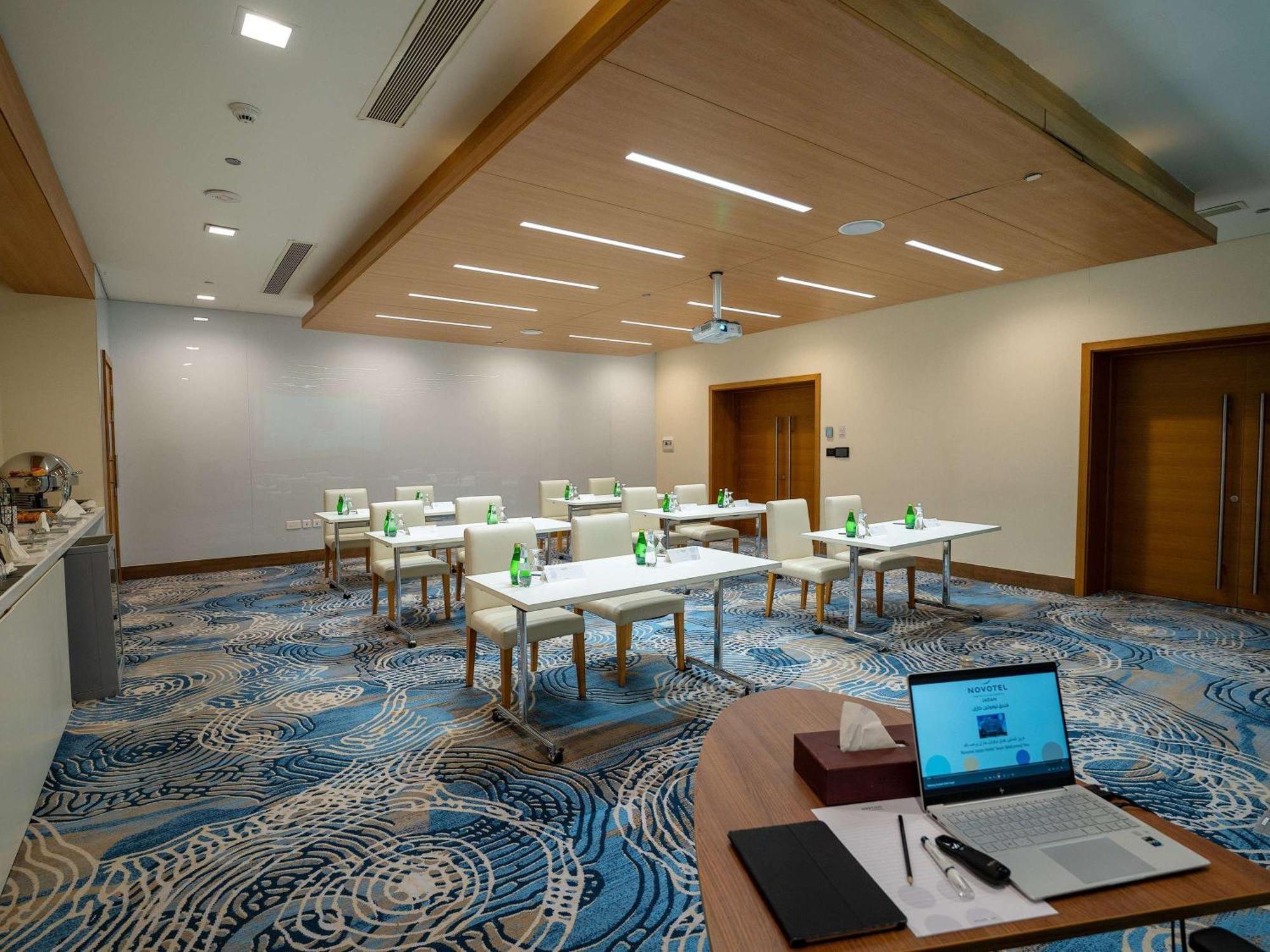Novotel Jazan Extérieur photo Meeting room at the hotel