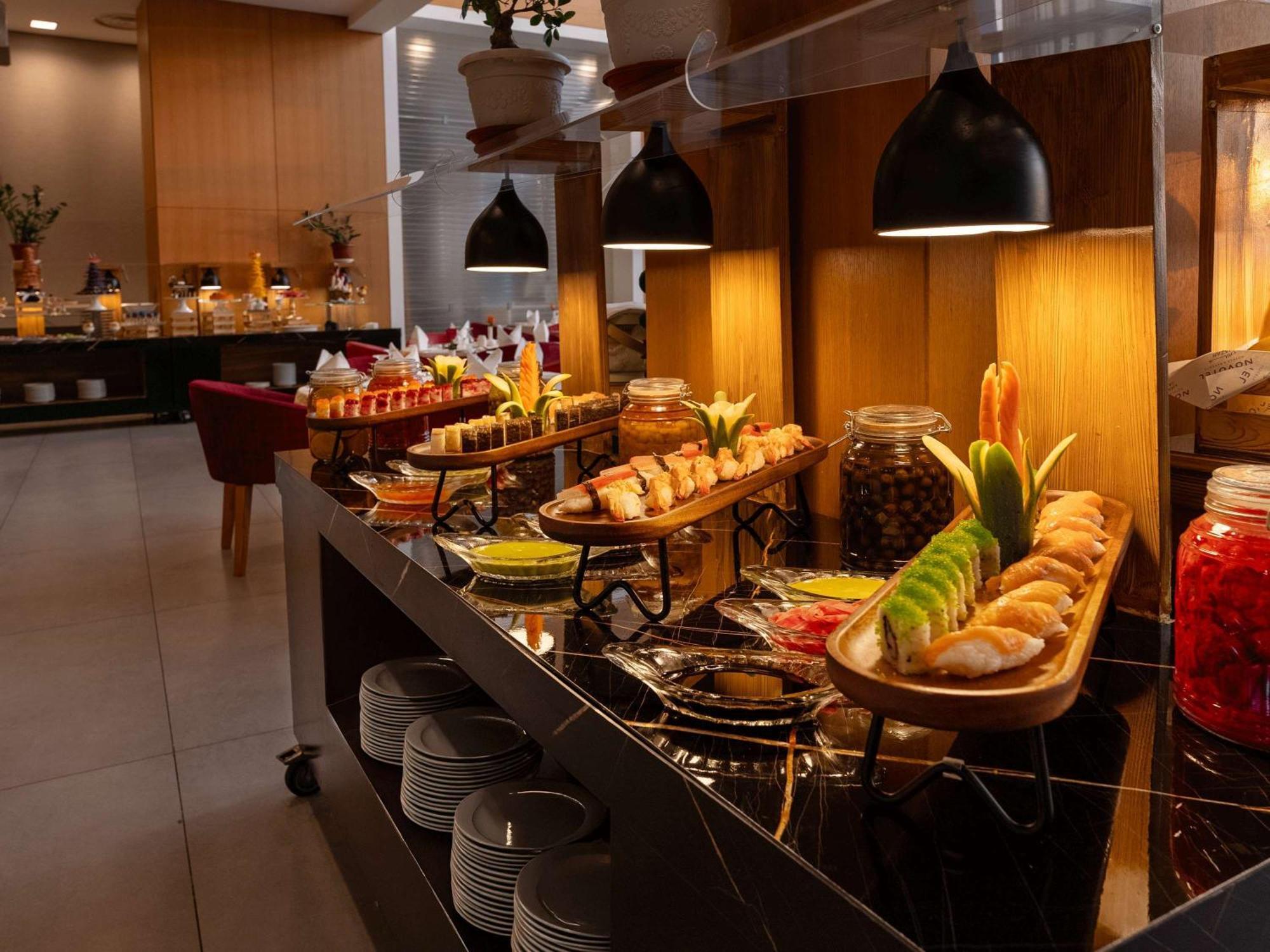 Novotel Jazan Extérieur photo A buffet at a hotel