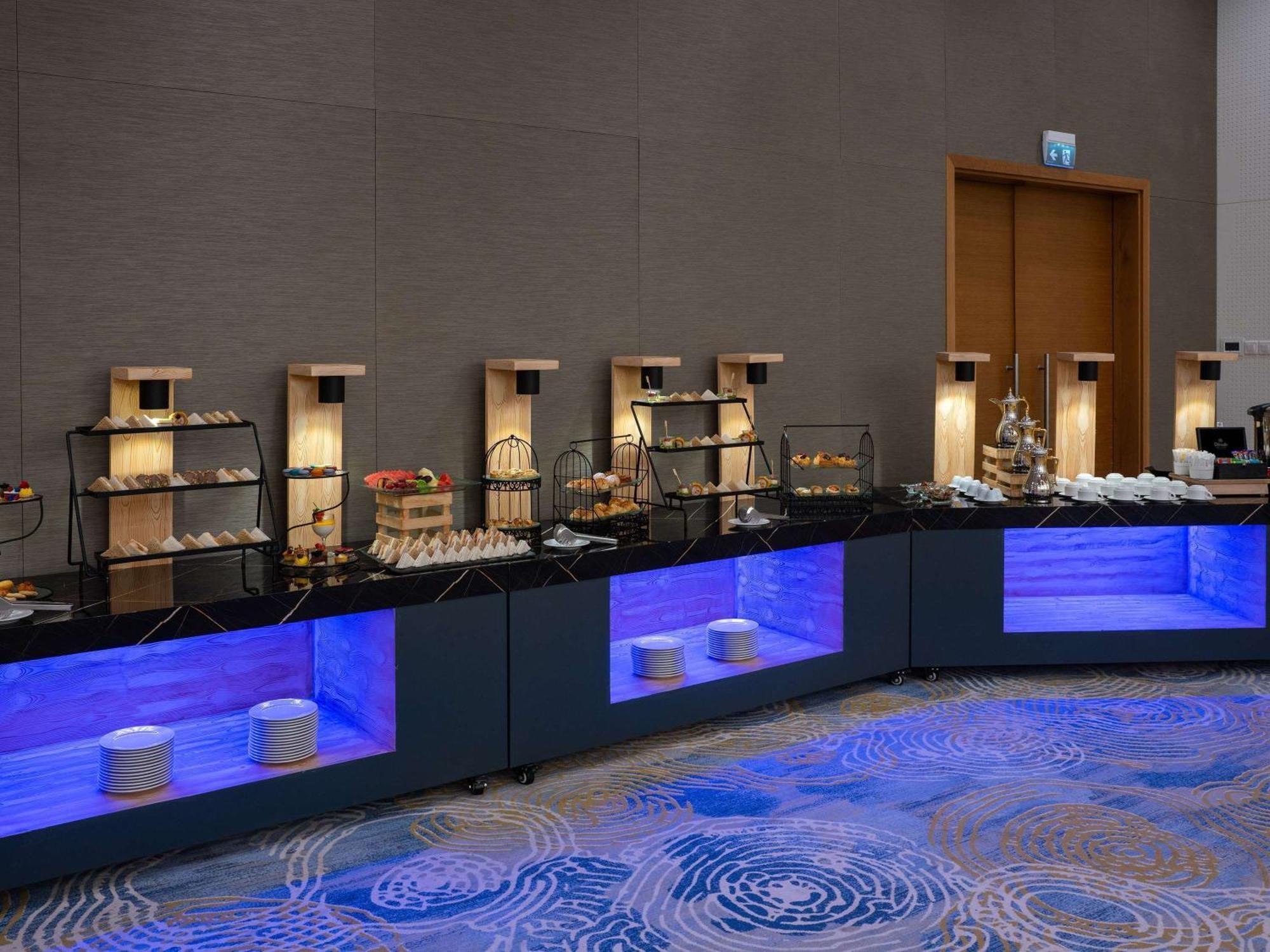 Novotel Jazan Extérieur photo A buffet at a hotel